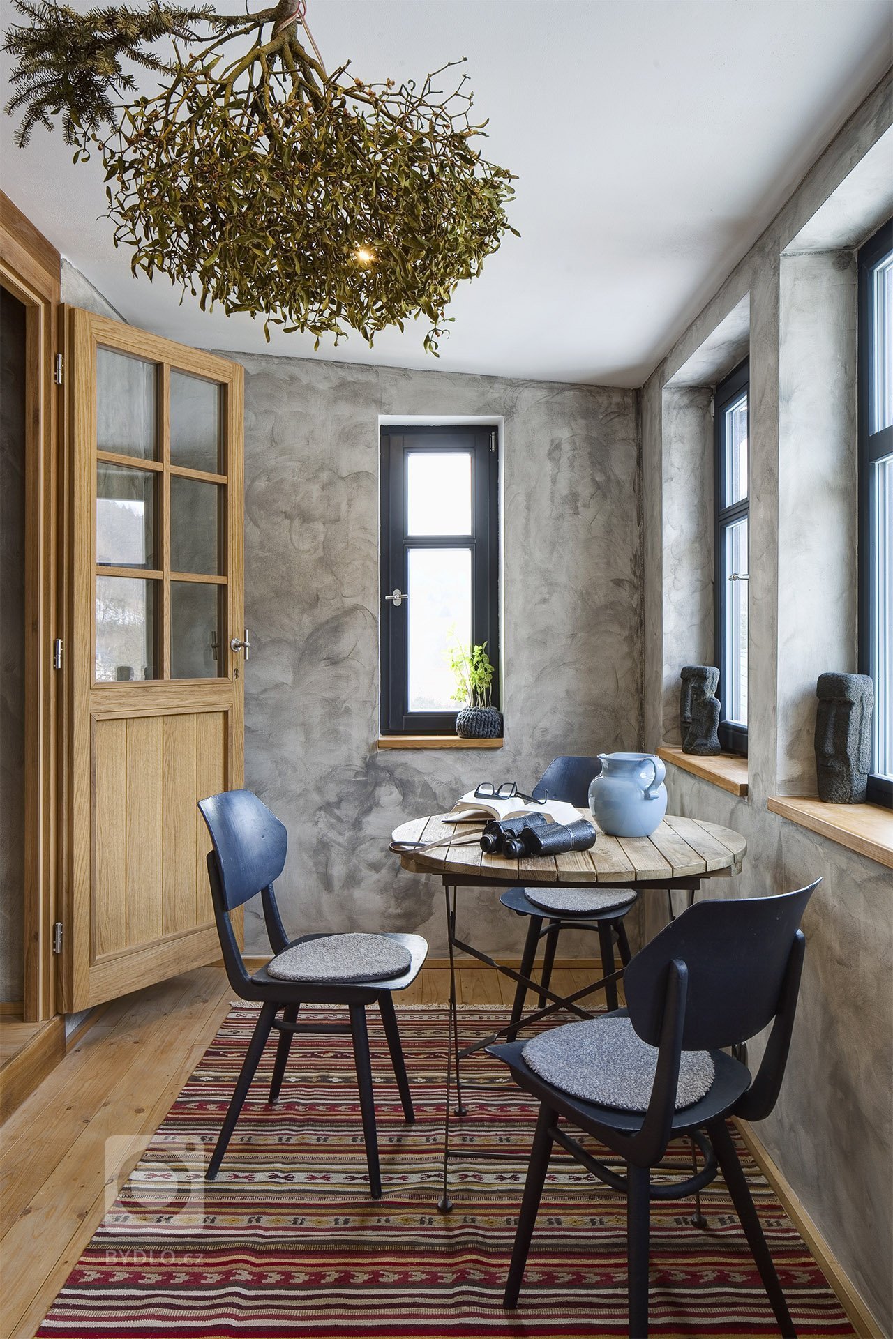 Kompletní návrh a rekonstrukce dumu na Šumavě, včetně řešení stavby a dodávky interiérů.
