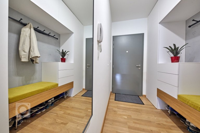 add picture to album