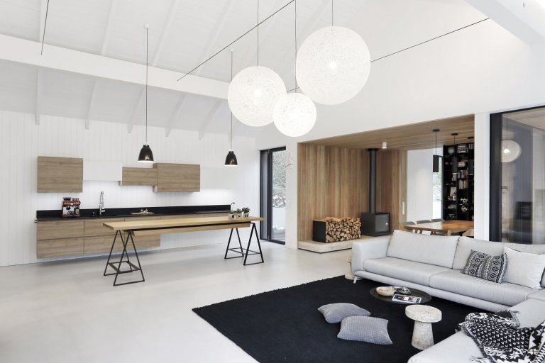 Rodinný dům s černou fasádou