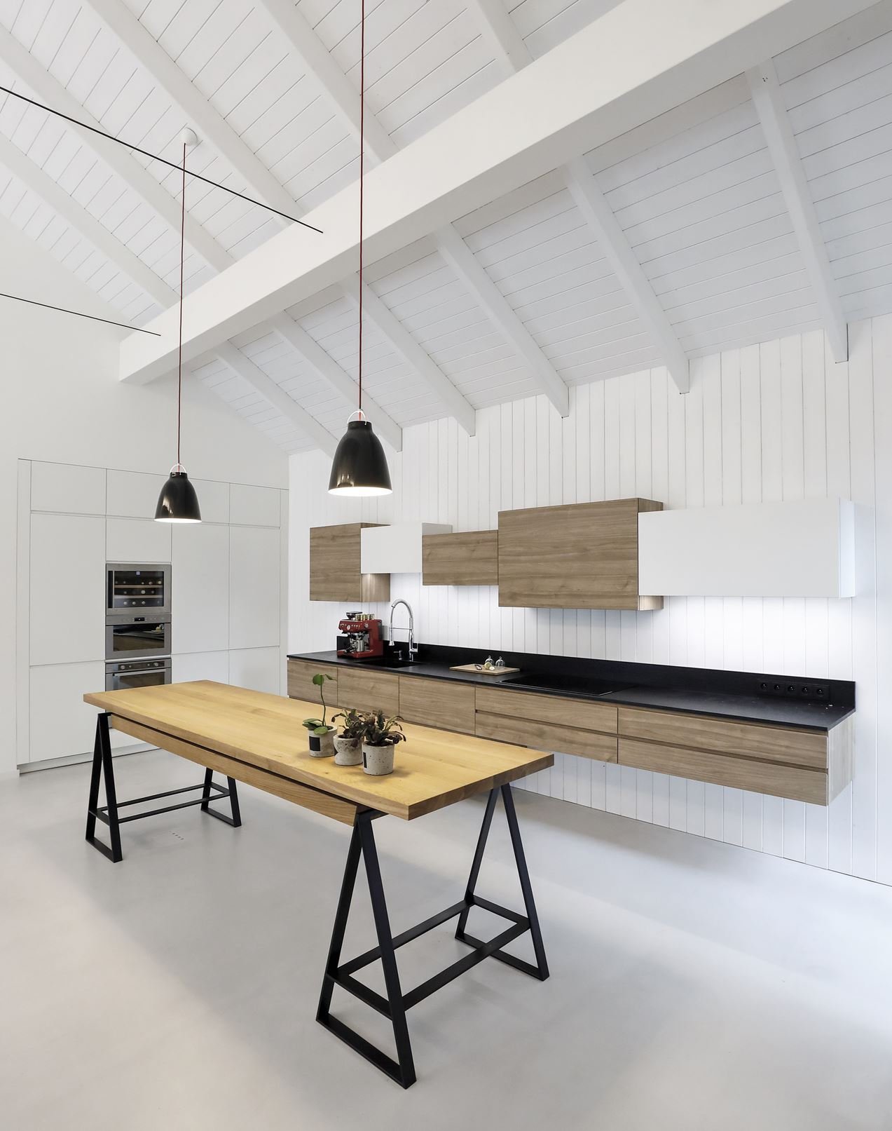 Rodinný dům s černou fasádou