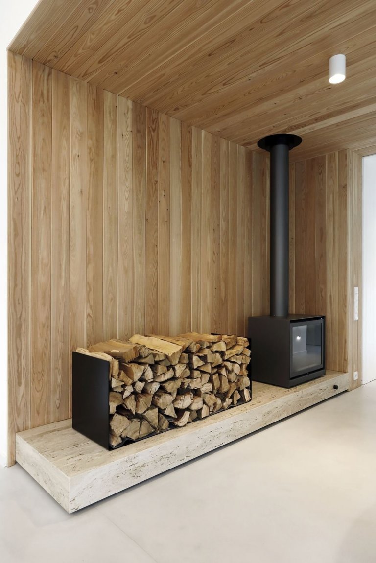 Rodinný dům s černou fasádou