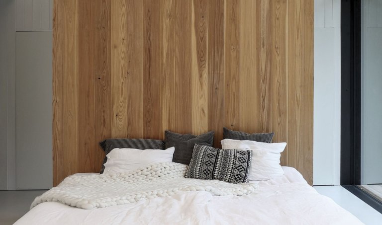 Rodinný dům s černou fasádou