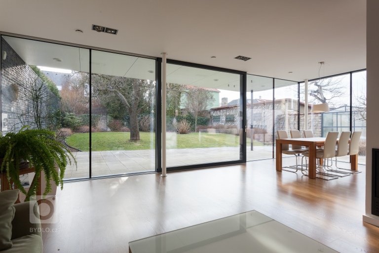 add picture to album