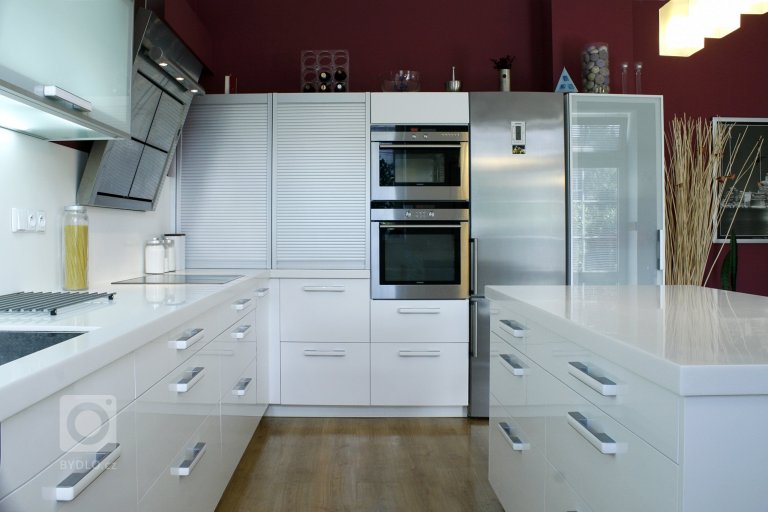 Kuchyně vysoký lesk