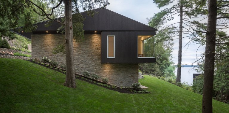 Bungalov ze dřeva a kamene