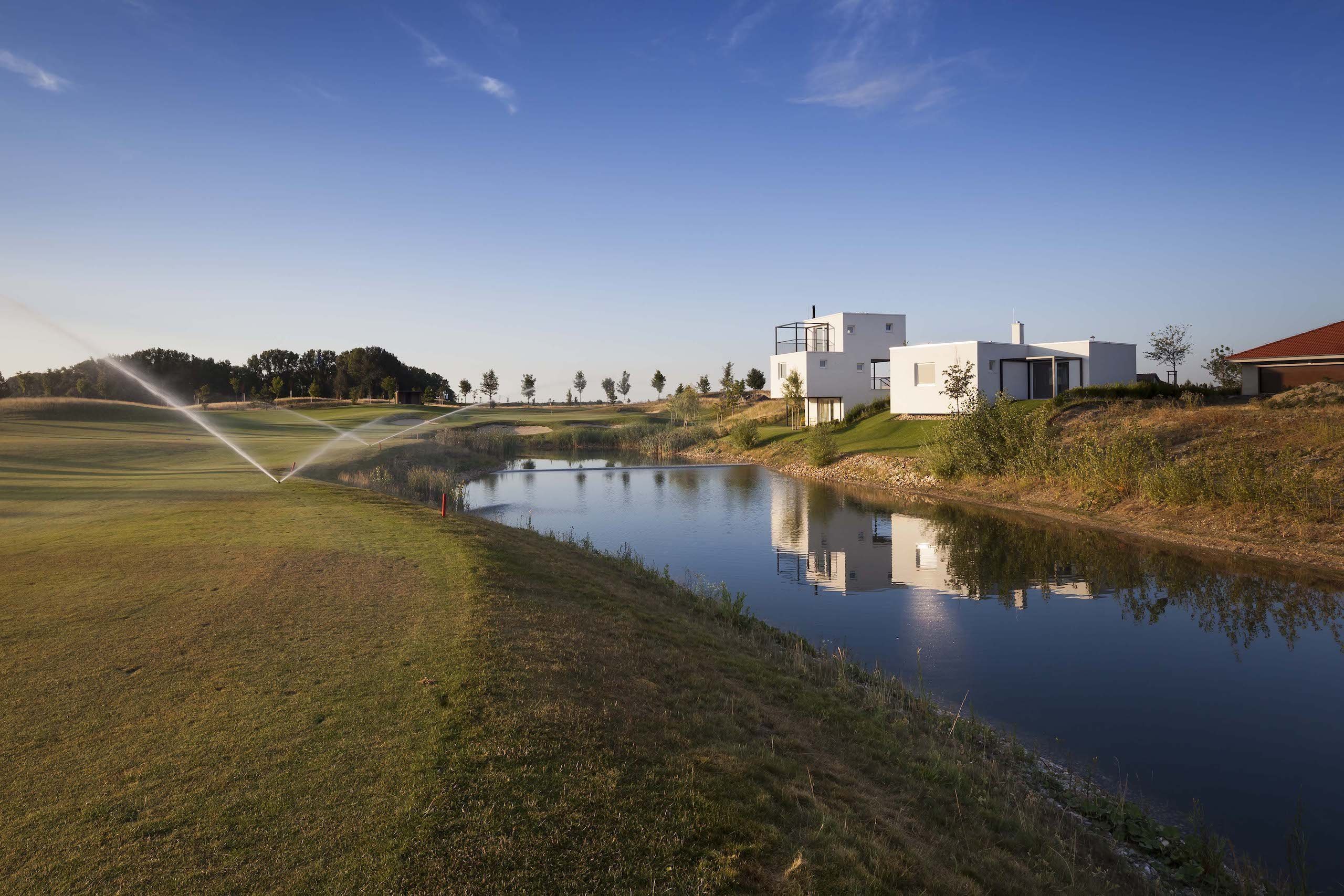 Bydlení uprostřed golfového hřiště