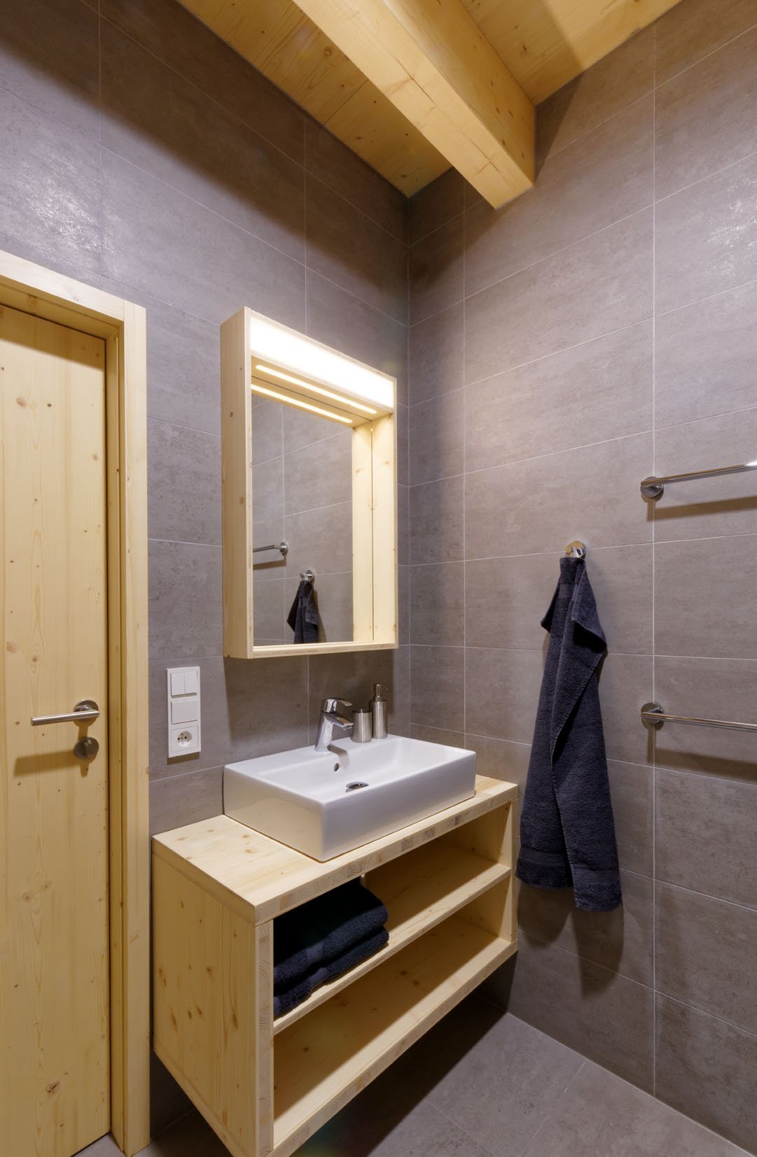 Chata ze smrkových CLT panelů