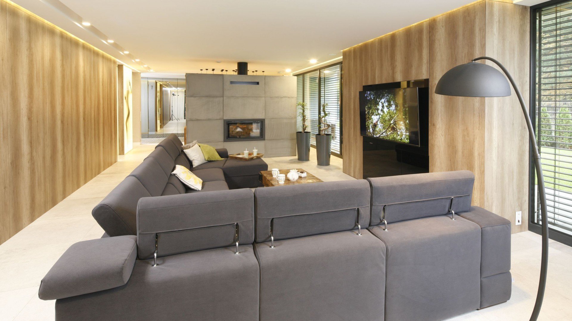 Domov s mechovou stěnou v interiéru