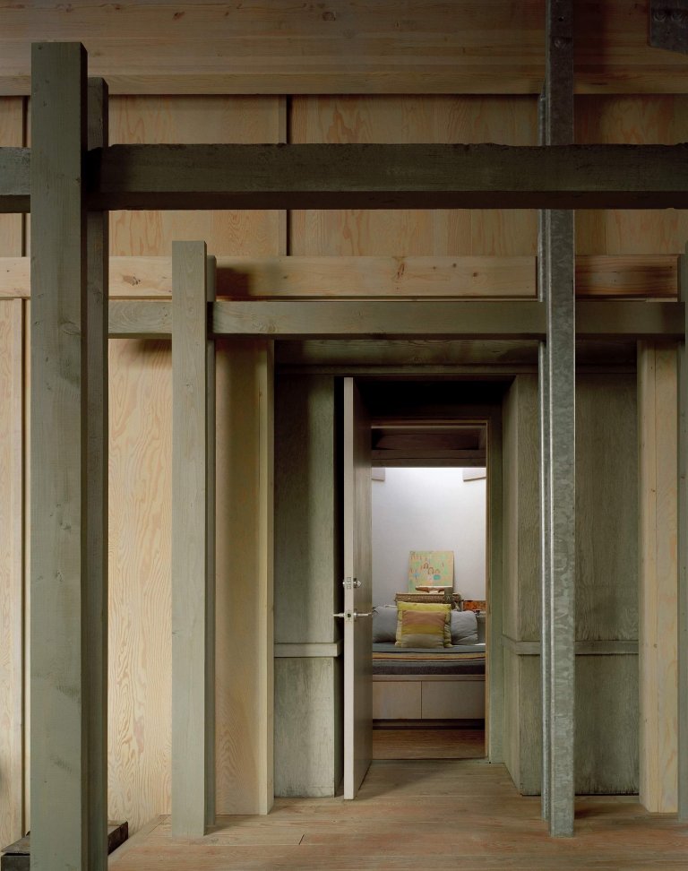 Domov uprostřed lesa budoval přes 60 let