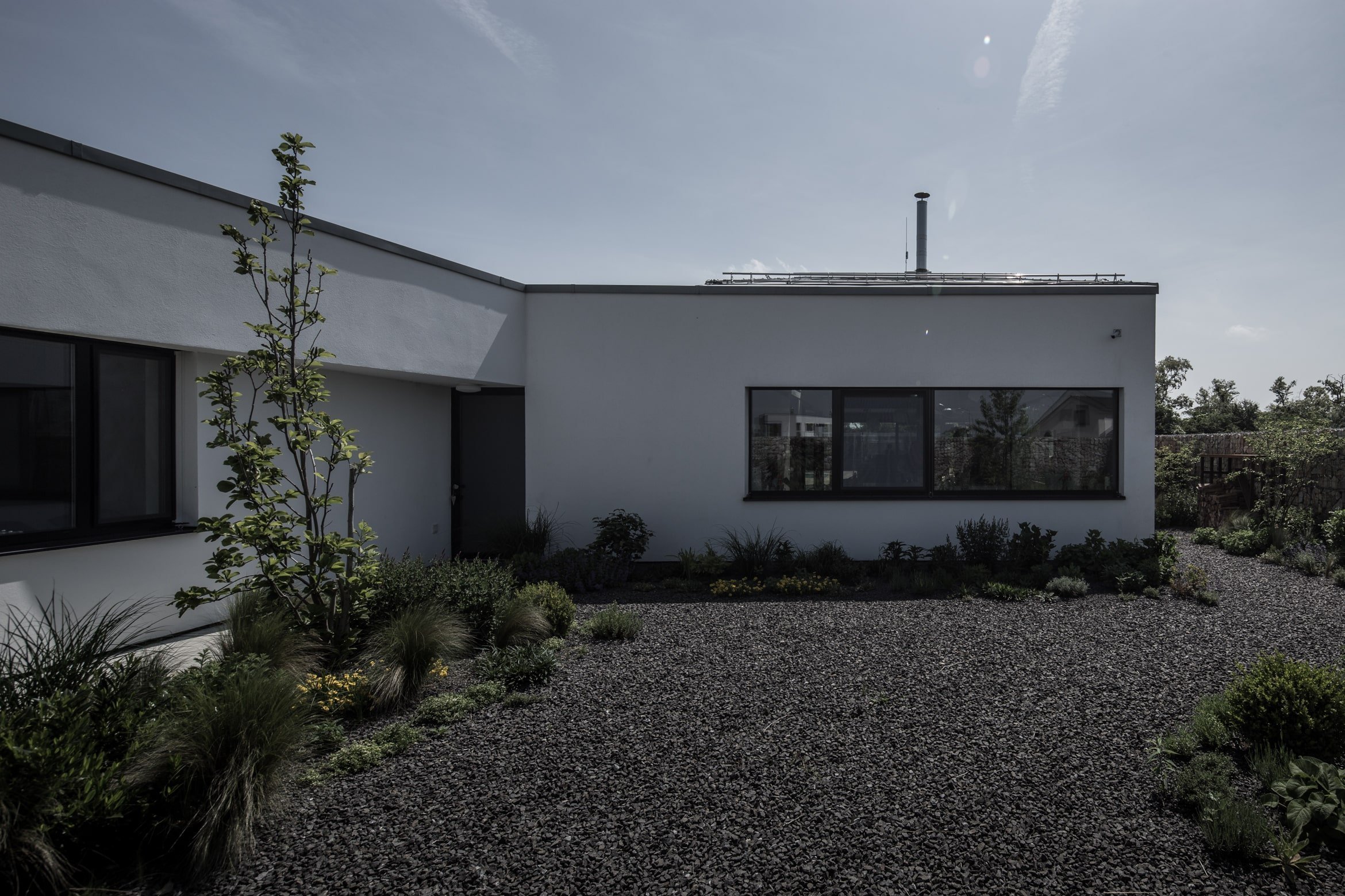 Dům s interiérem z betonu