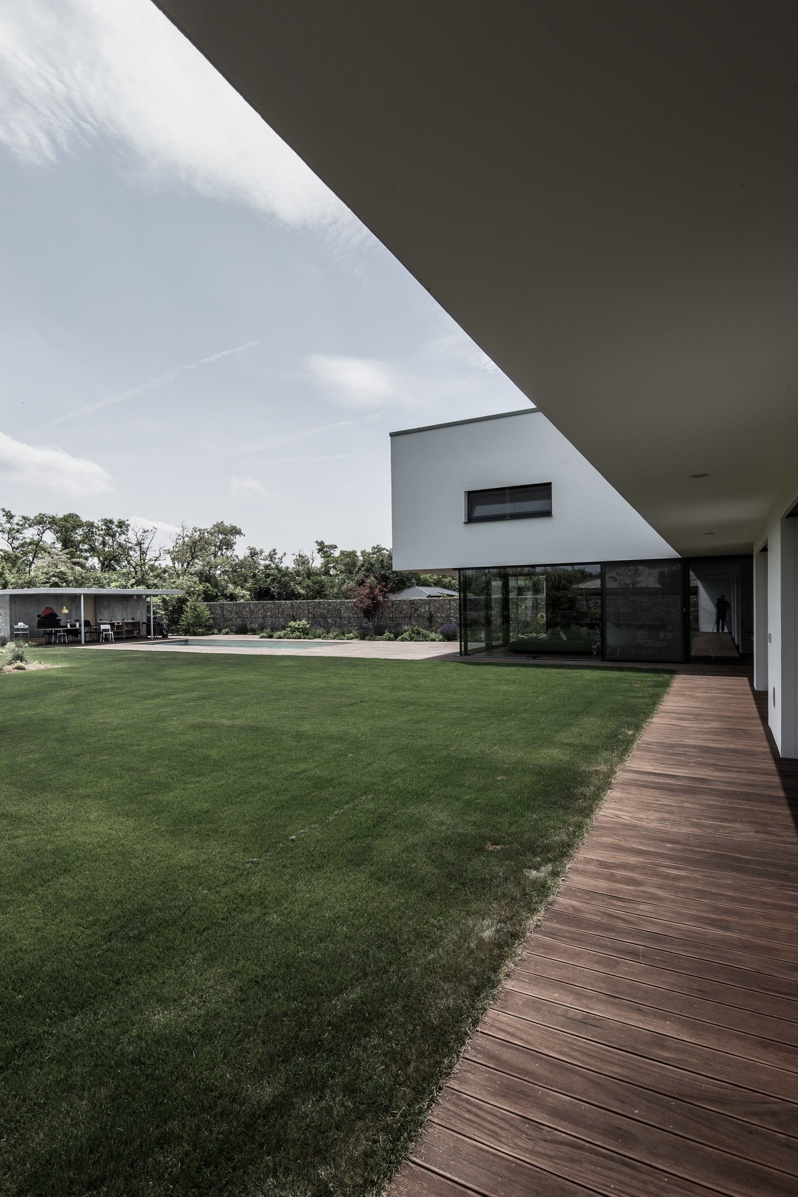 Dům s interiérem z betonu