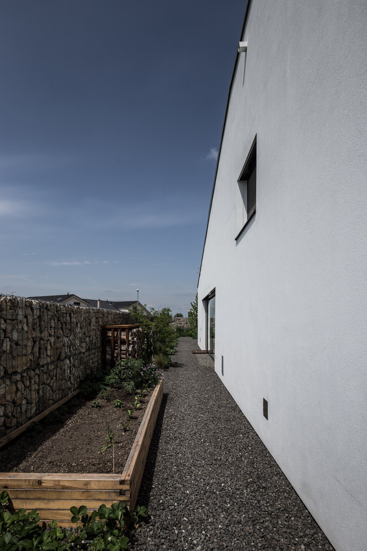 Dům s interiérem z betonu