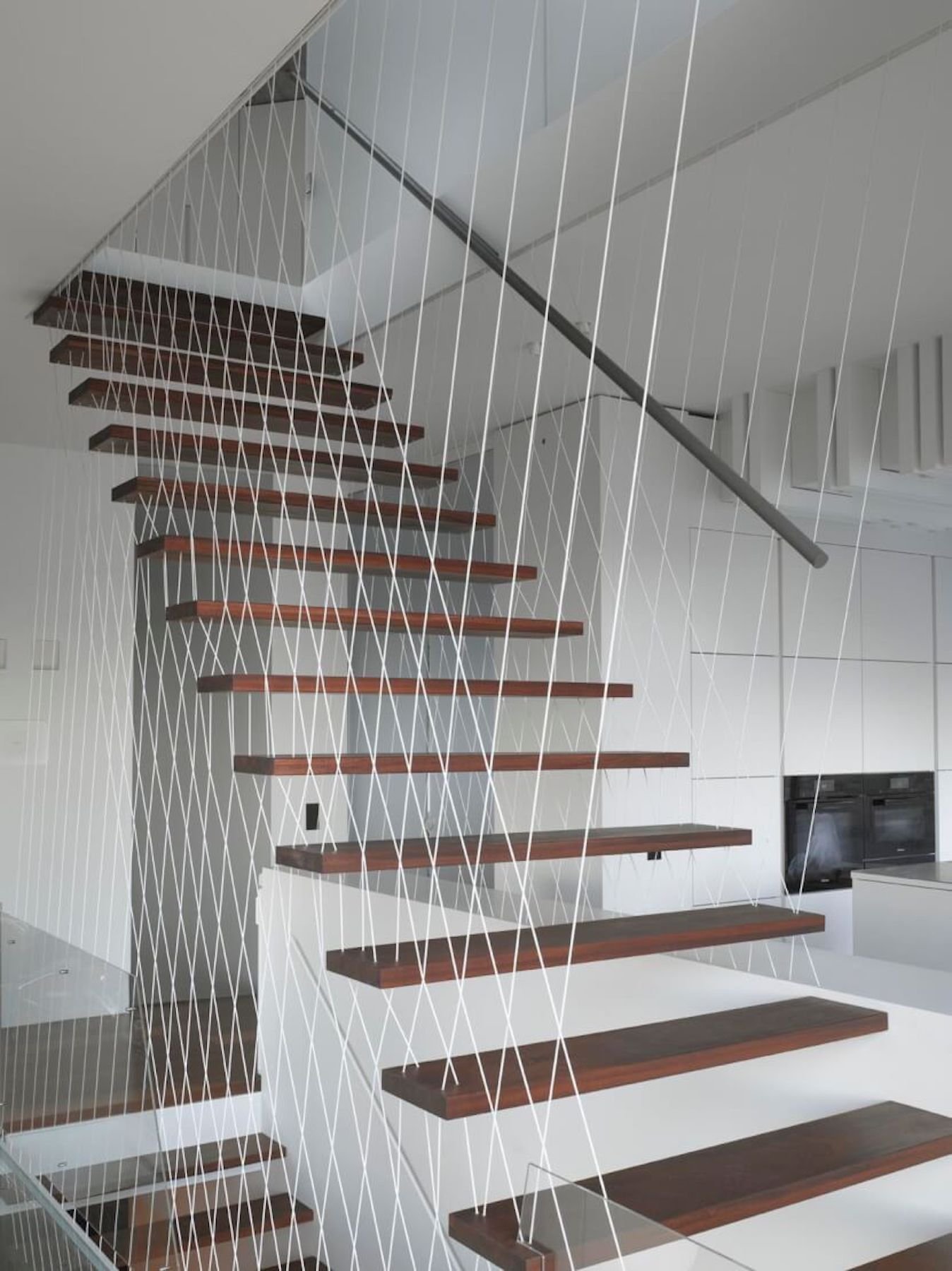 Moderní dům postavený z recyklovaných materiálů