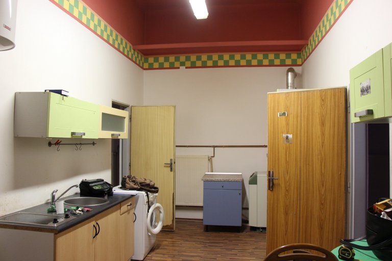Proměna původního pavlačového bytu na moderní bydlení