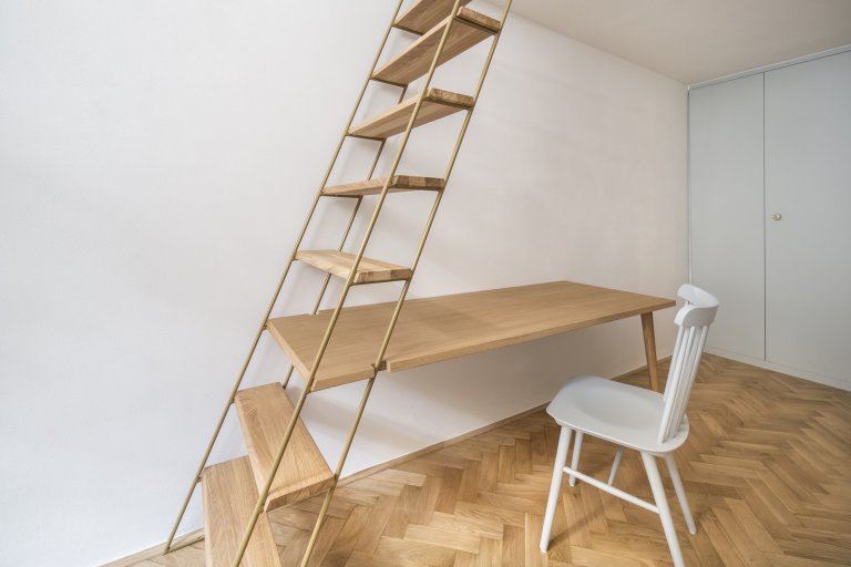 Proměna původního pavlačového bytu na moderní bydlení