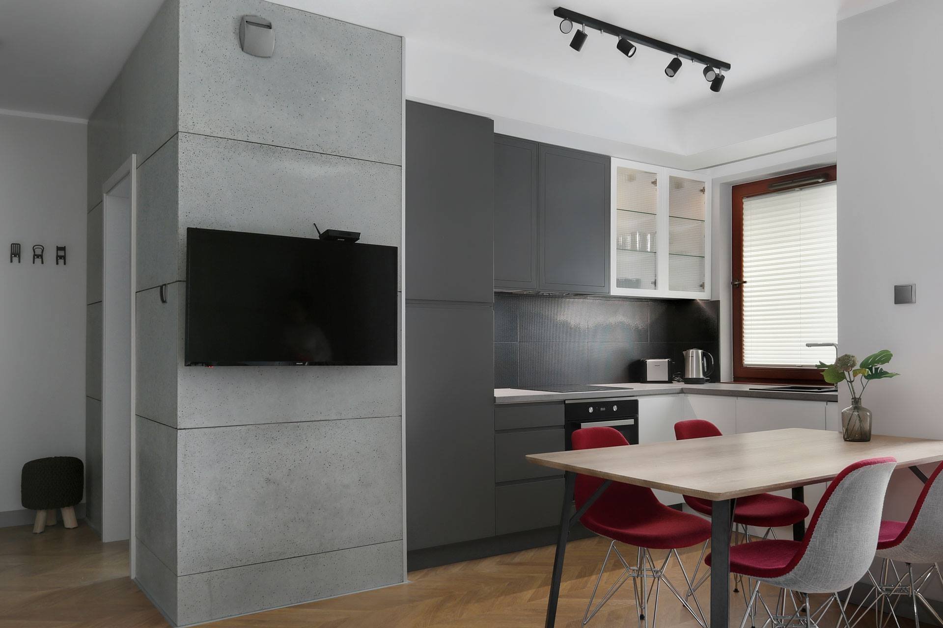 Šedá barva v interiéru není nuda