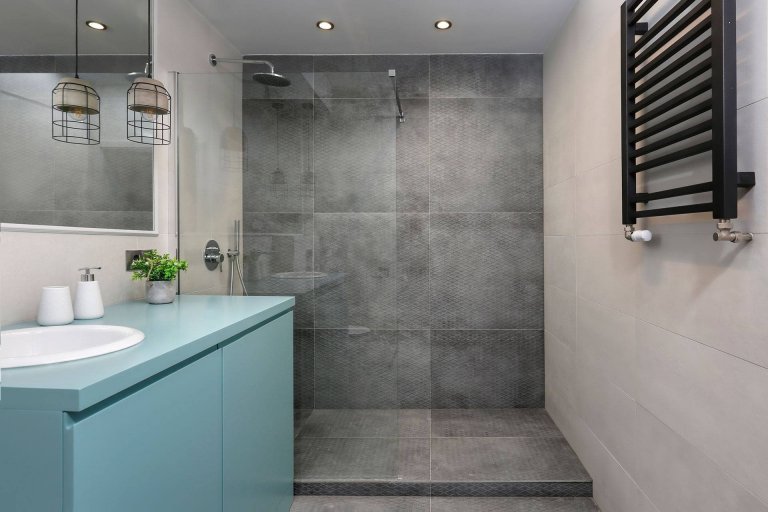 Šedá barva v interiéru není nuda