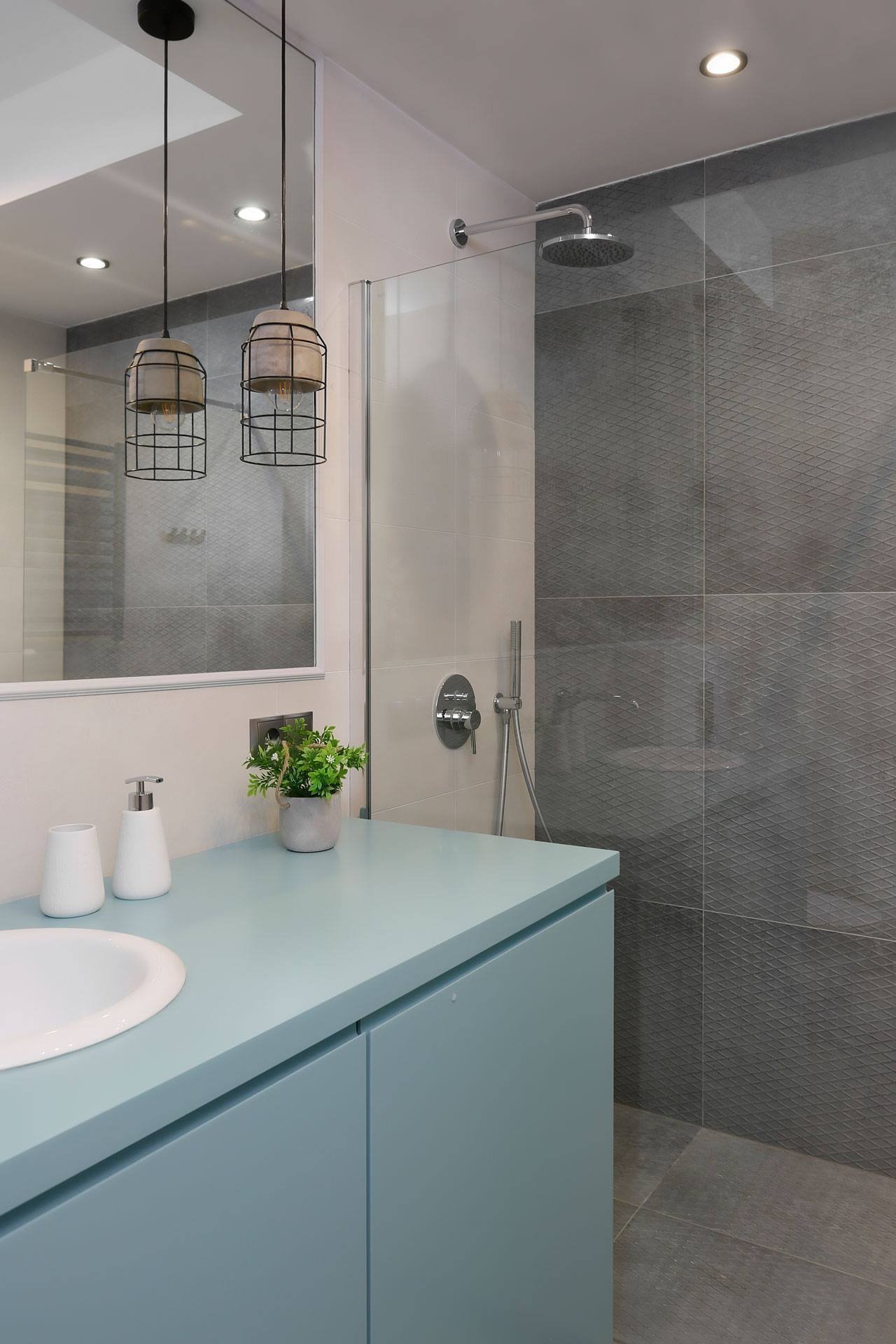 Šedá barva v interiéru není nuda