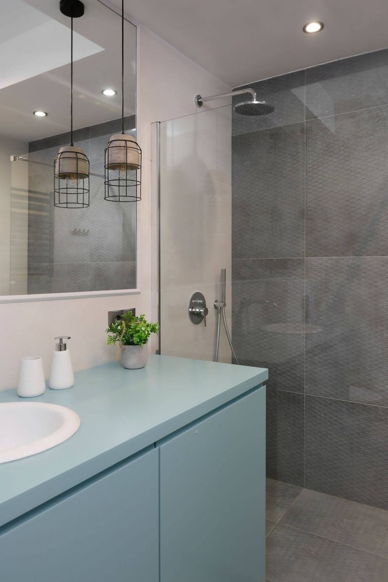 Šedá barva v interiéru není nuda