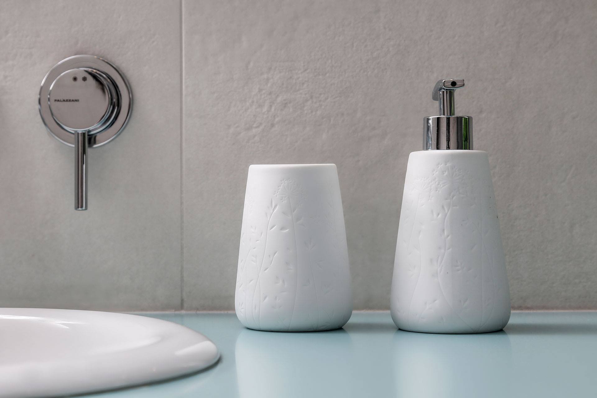 Šedá barva v interiéru není nuda