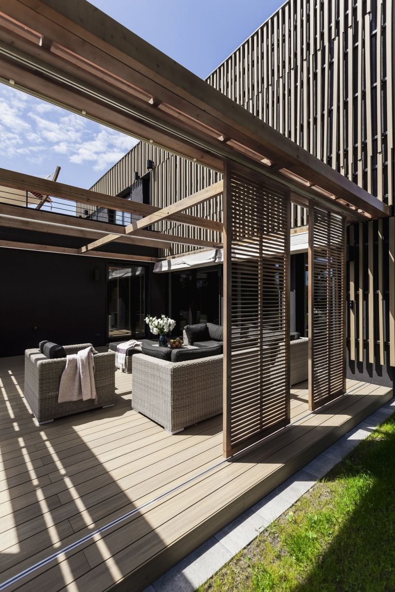 Sen o moderním bydlení v bažinaté krajině