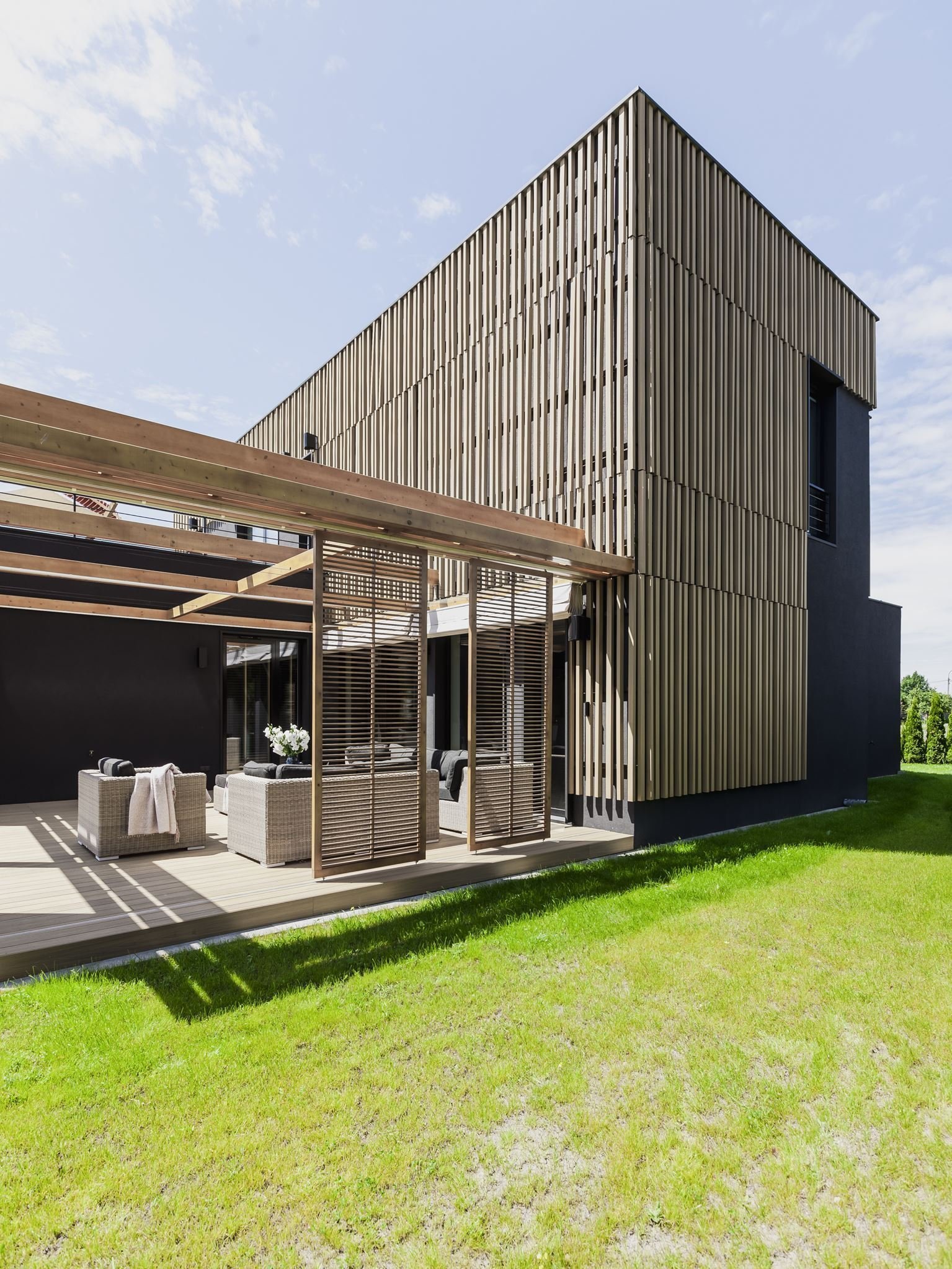 Sen o moderním bydlení v bažinaté krajině