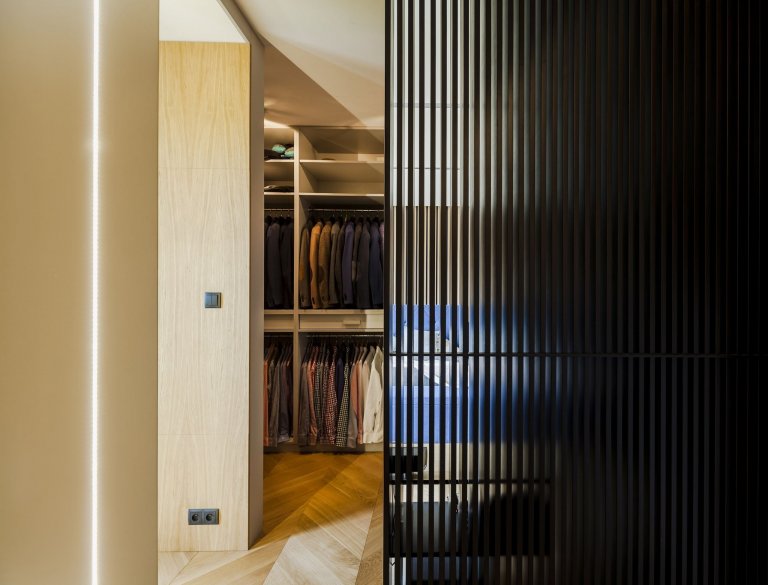 Sen o moderním bydlení v bažinaté krajině