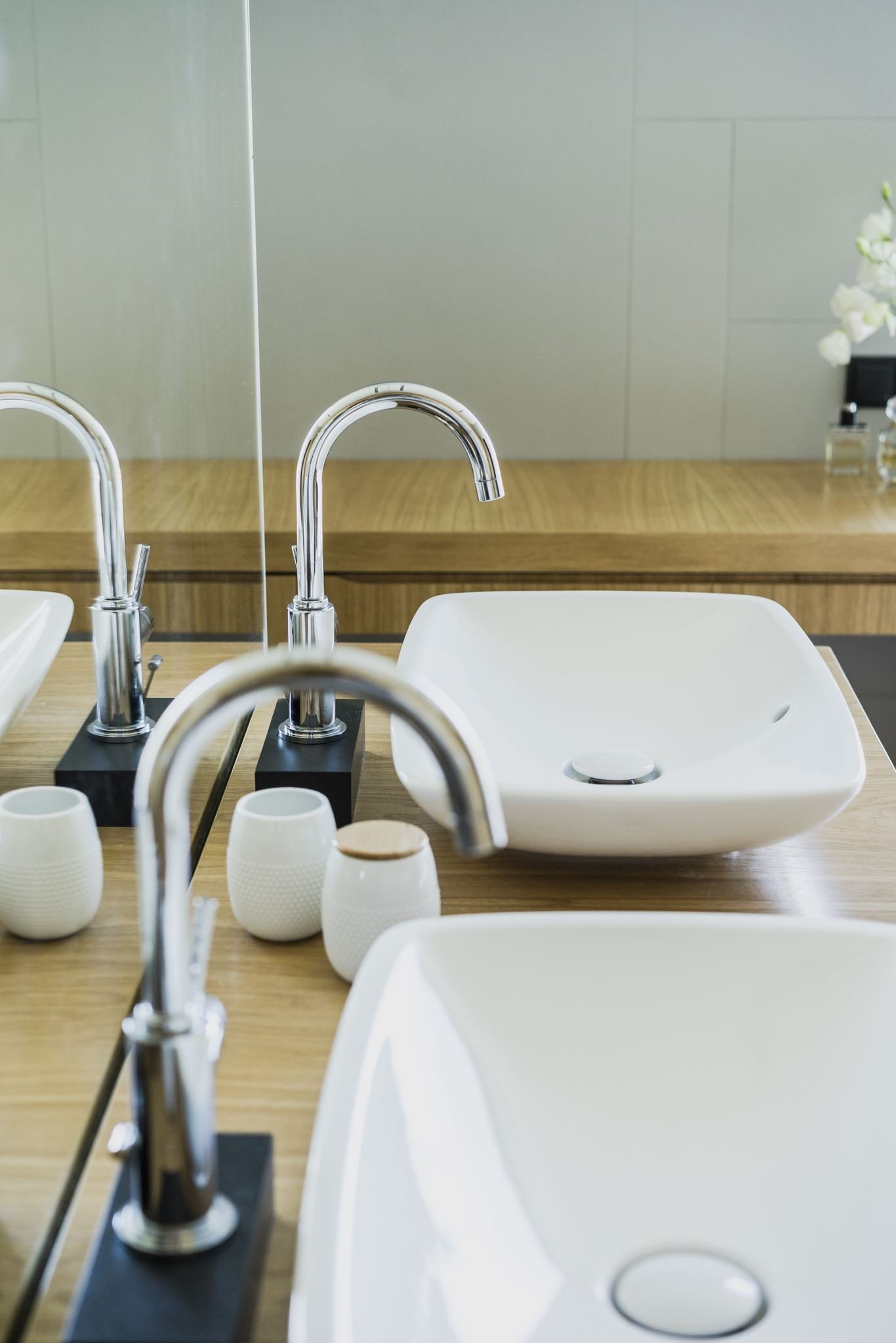 Sen o moderním bydlení v bažinaté krajině