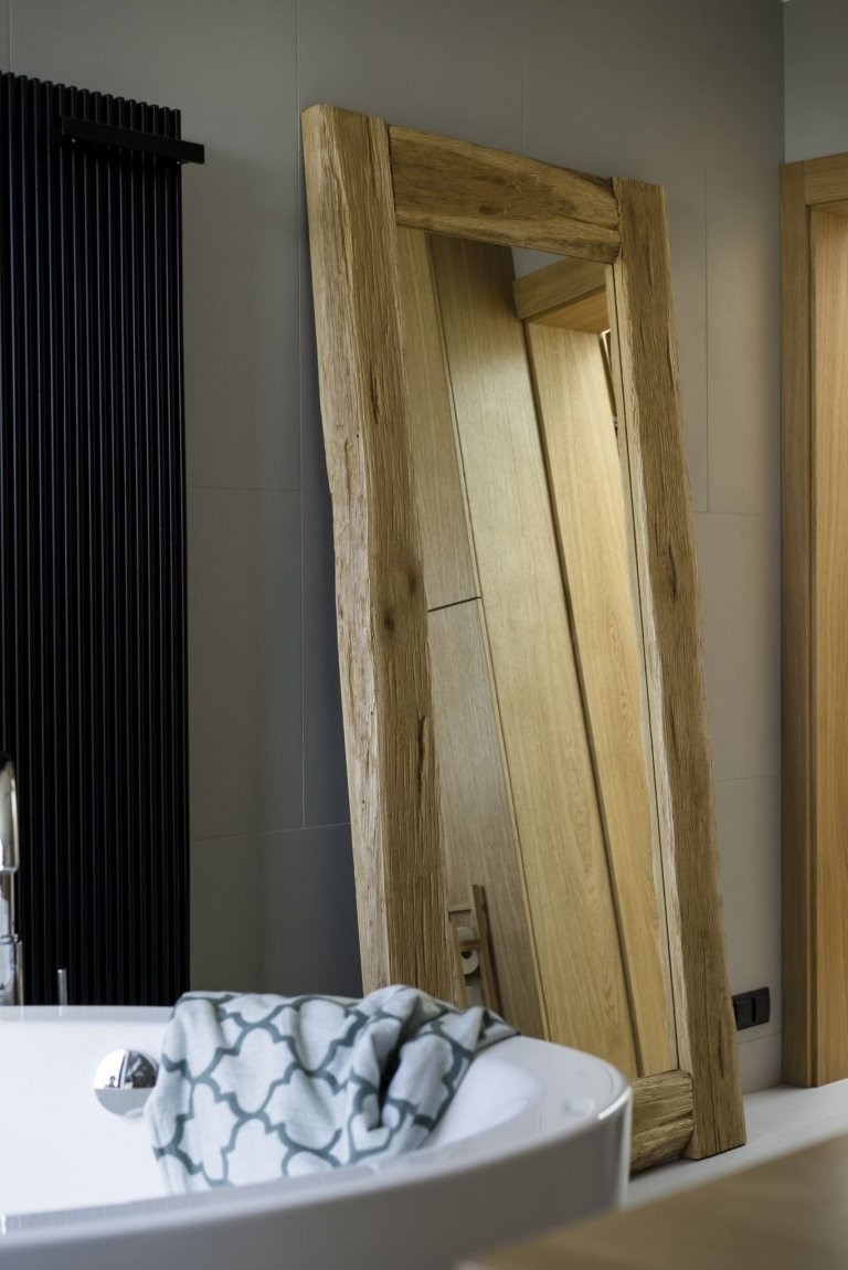 Sen o moderním bydlení v bažinaté krajině