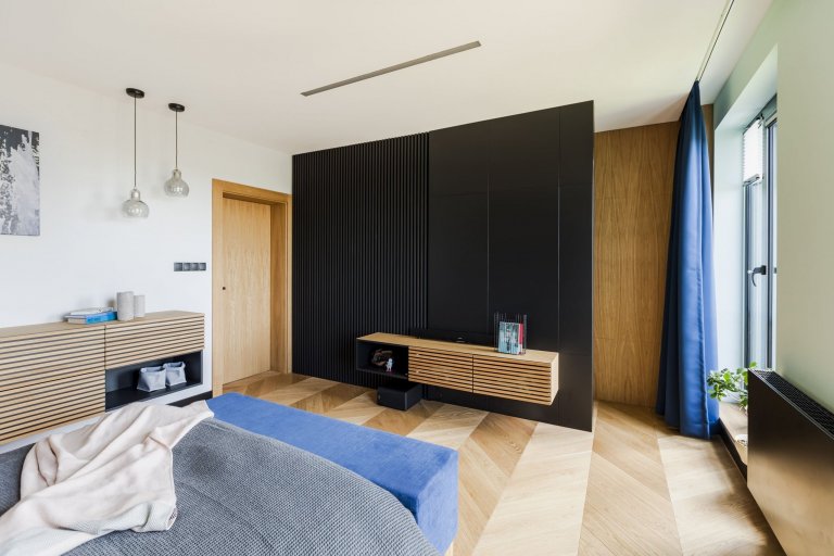 Sen o moderním bydlení v bažinaté krajině