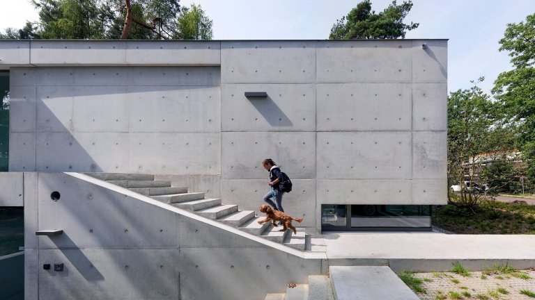 Vila uvnitř i venku v čistém betonu