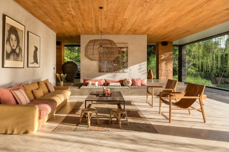 Vila postavená v balijské pobřežní džungli