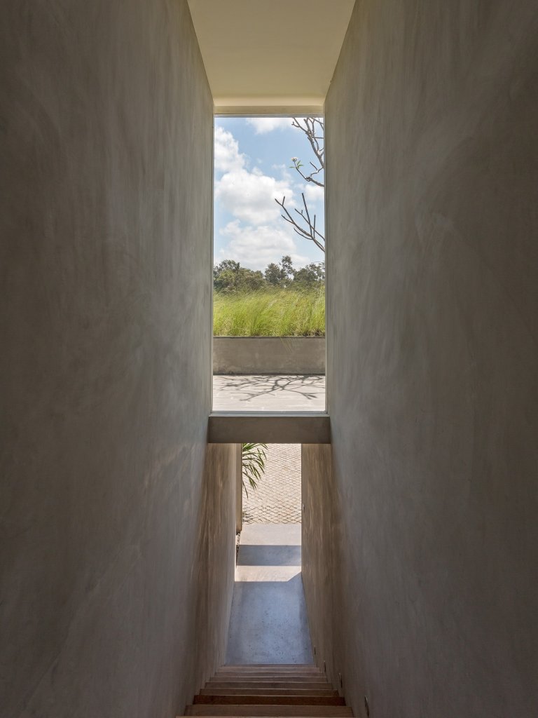 Vila postavená v balijské pobřežní džungli