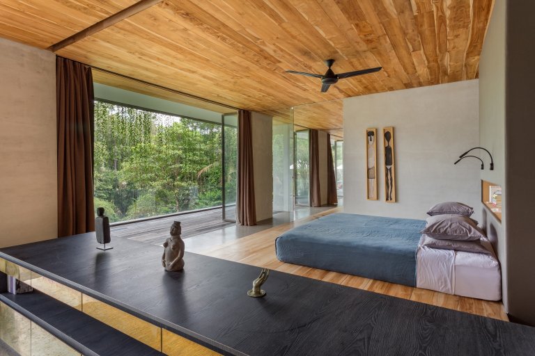 Vila postavená v balijské pobřežní džungli