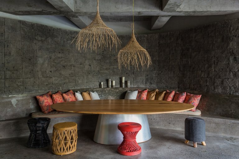 Vila postavená v balijské pobřežní džungli