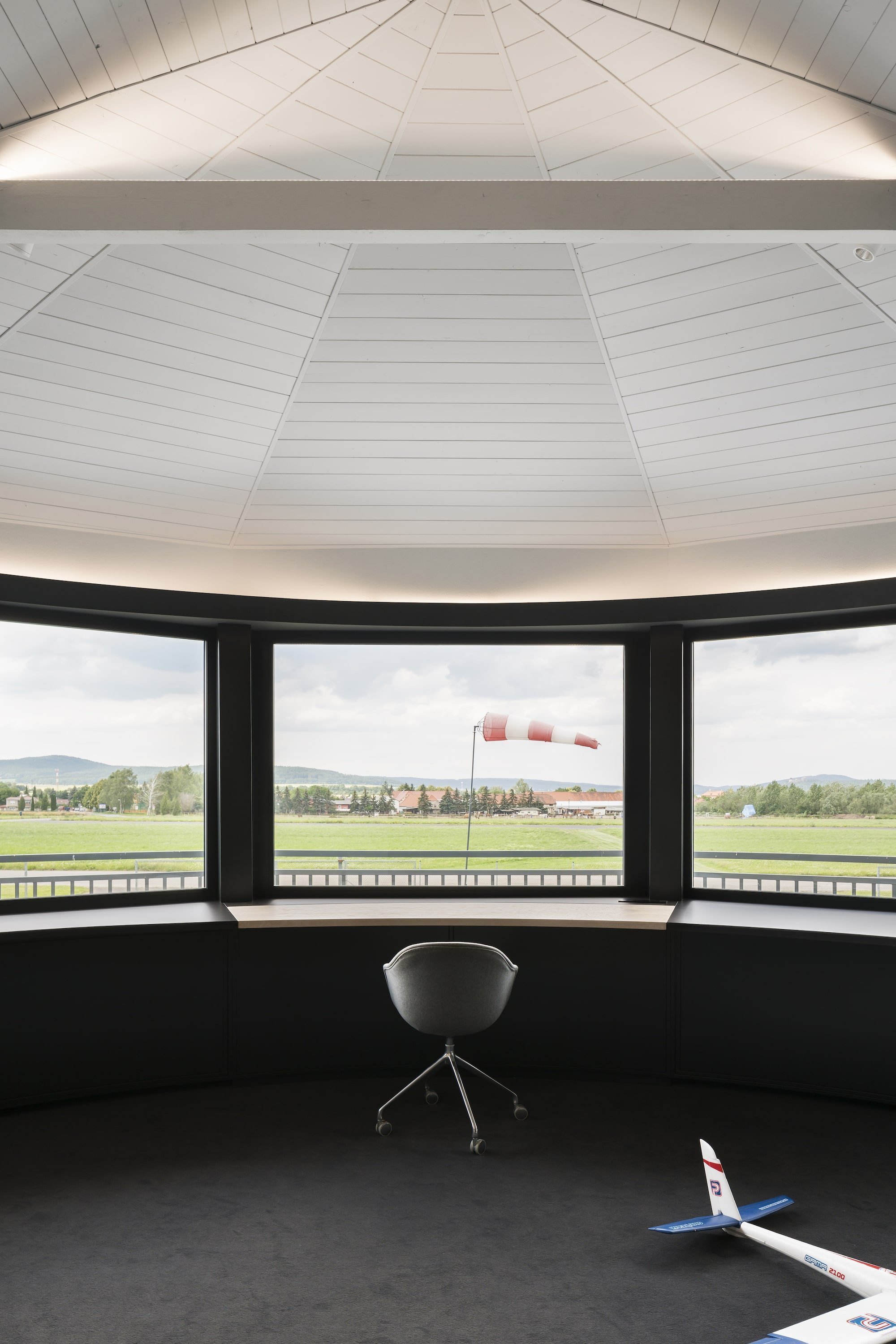 Ze starého hangáru mají skvělé místo pro ultralighty i přátele