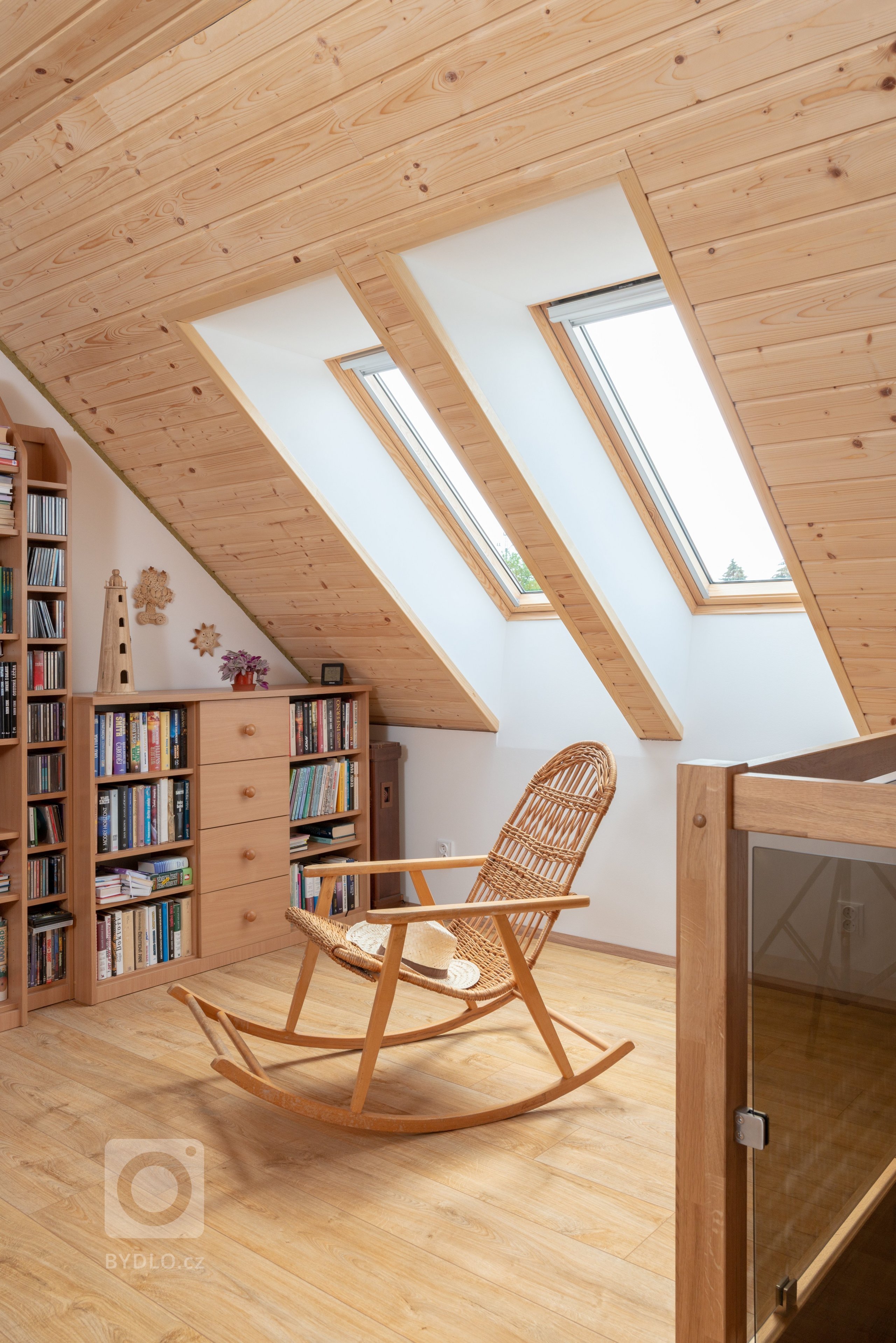 Tato roubenka slouží čtyřčlenné rodině k&nbsp;trvalému&nbsp; bydlení. Máte-li rádi přírodu, přírodní materiály,&nbsp;určitý nádech nostalgie &ndash; pak…