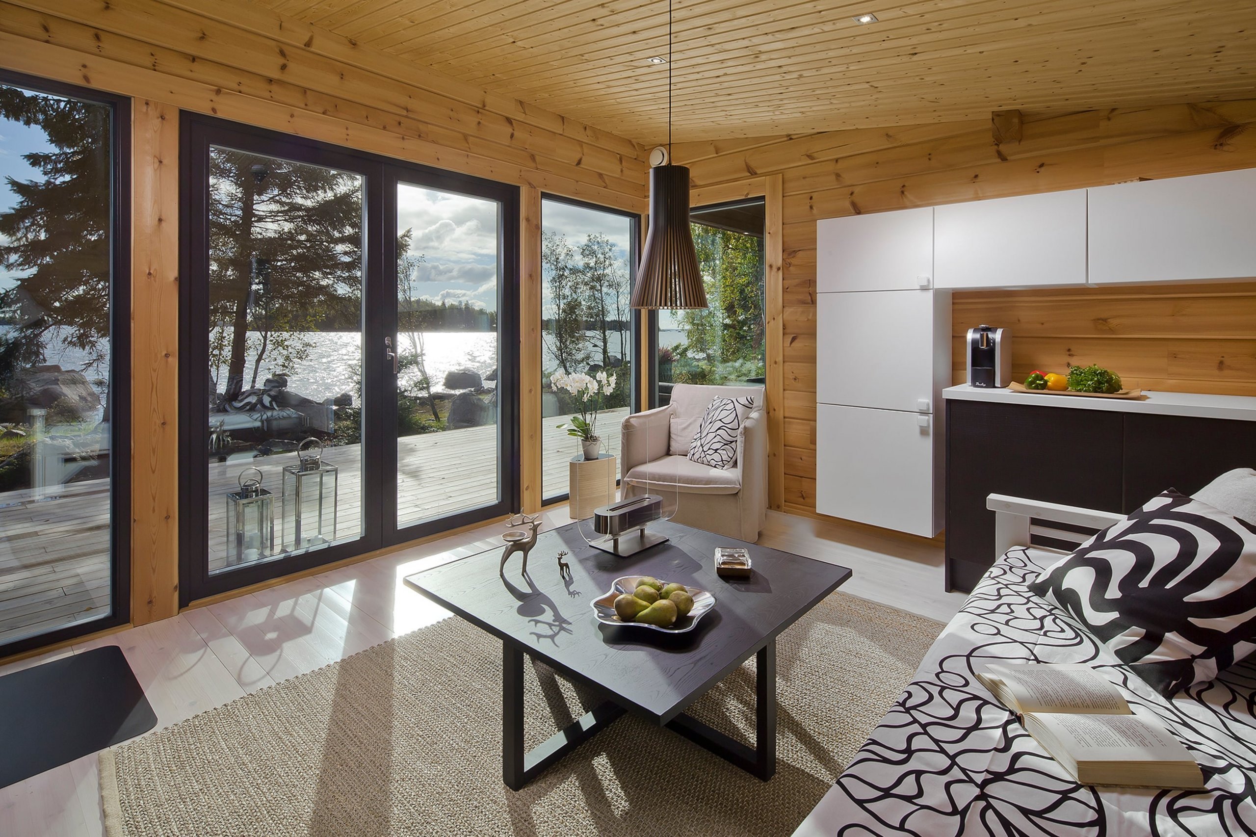 Finská sauna u jezera