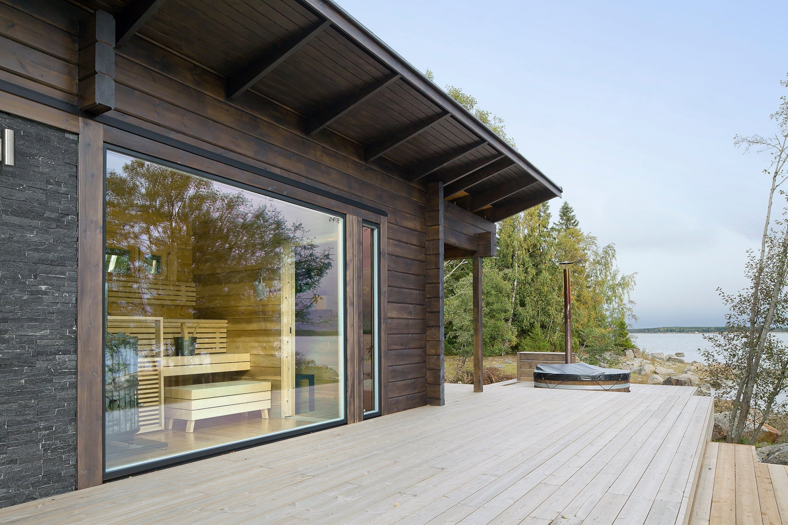 Finská sauna u jezera