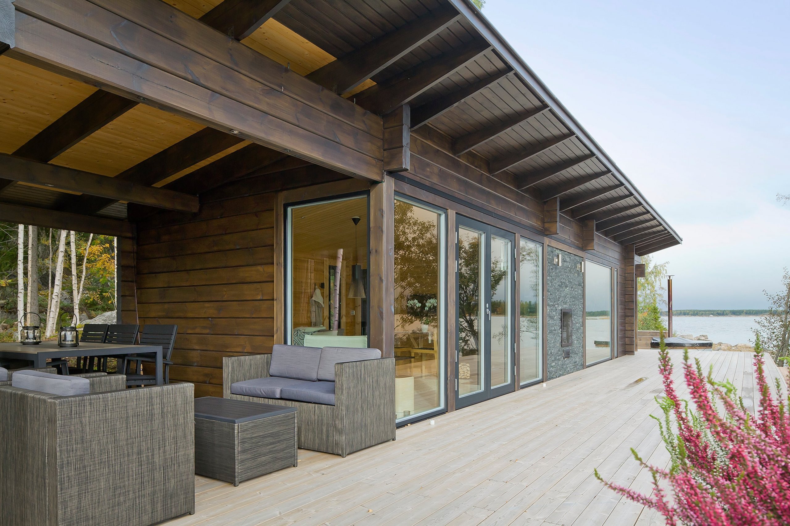 Finská sauna u jezera