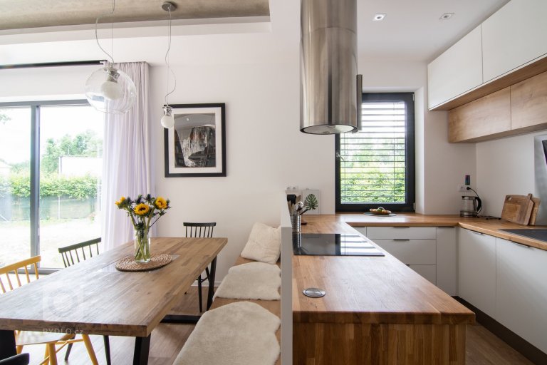 add picture to album