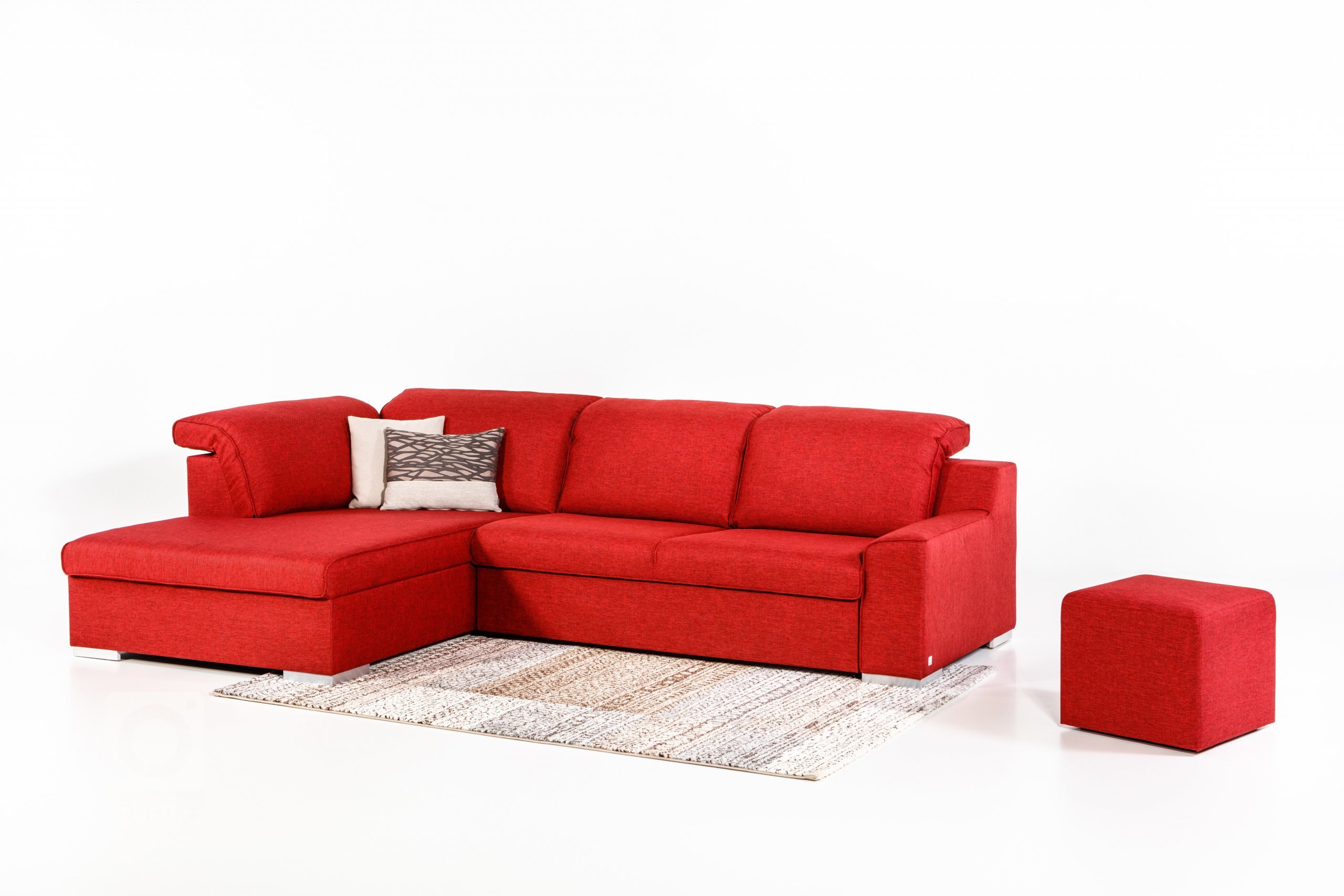 Pro milovníky pohodlí

Variabilní sedací souprava nabízí celou škálu prvků pro komfortní posezení a odpočívání. Variabilitu pohovky ÓRIÓN podtrhuje výběr z…