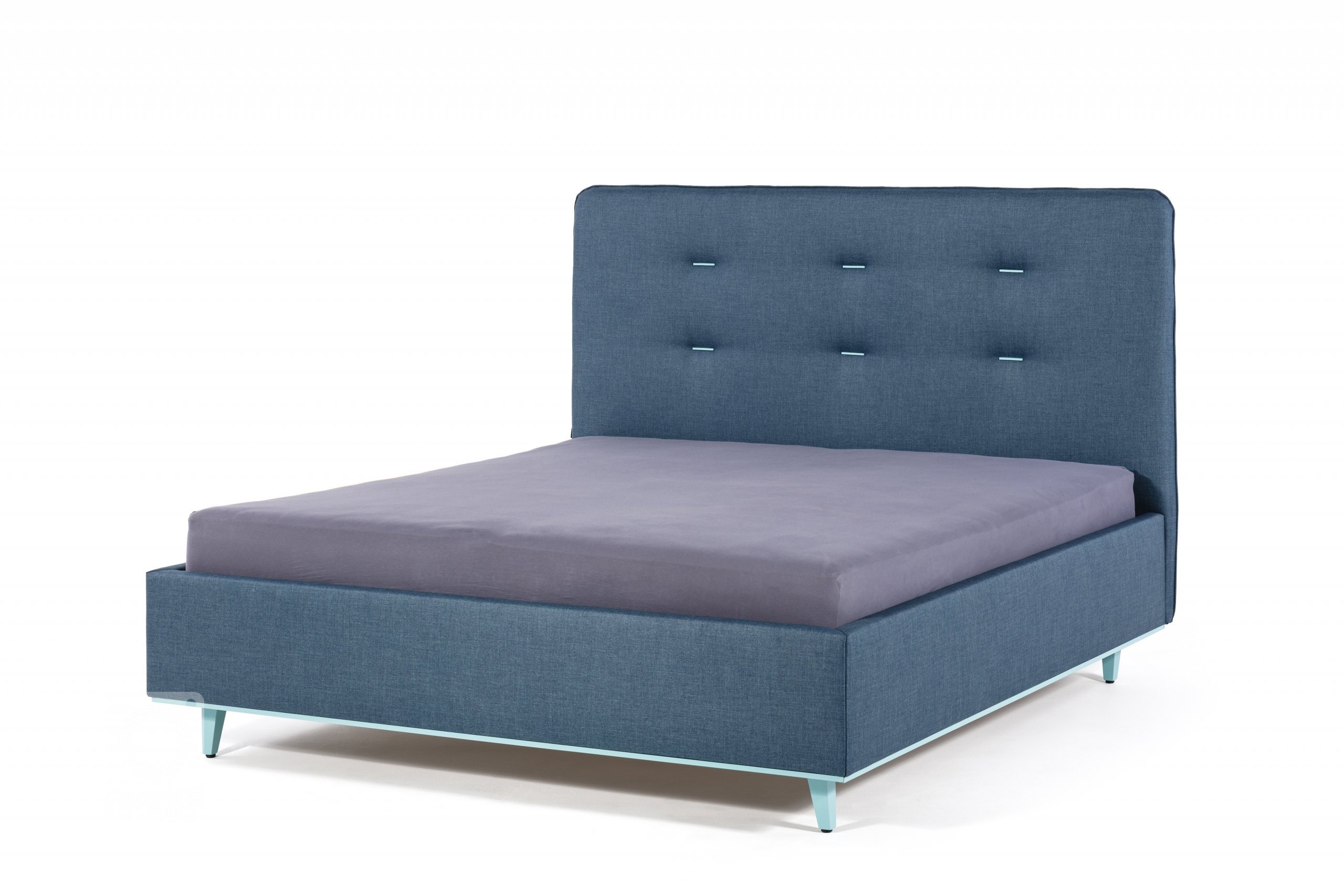 Kromě celkového moderního designu postele jsou na posteli Ola zajímavé zejména dva detaily. Je to šest dřevěných kolíčků, které zdobí čalounické vtahy na…