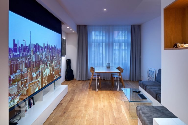 Interiéru do developerského projektu ve starší činžovní zástavbě jsme realizovali&nbsp;ve spolupráci s architektkou Ninou Pevnou. Minimalistický interiér bytu,…