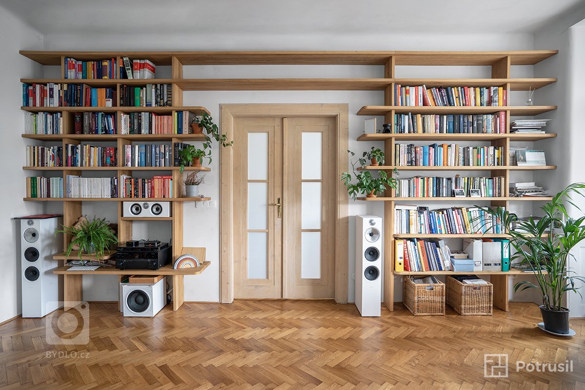 Mladý pár se rozhodl pro rekonstrukci bytu 3+1 s dvěma koupelnami, šatnou a technickou místností v centru Prahy. Celkový návrh interiéru se snažil o propojení…