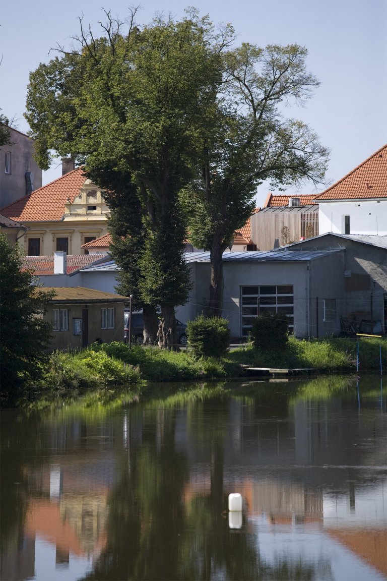 V minulosti klient rekonstruoval dva historické domy v centru města. Po několika letech užívání z jeho strany vznikla potřeba vytvořit separátní přechodné…