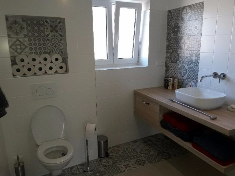 Představujeme pokračování naší výzvy, kdy jsme navrhovaly rekonstrukci a revitalizaci&nbsp;rodinnými generacemi milovaný byt po babičce. Zajímavý byt, ve 200…