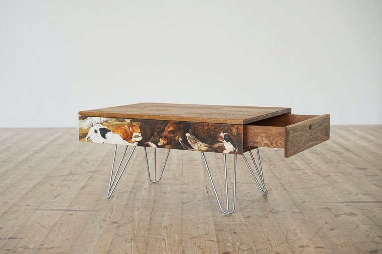 Další série z dílny NARKi furniture, konkrétně &quot;Lovecká sezóna&quot; vyrobená z masivního baheního dubu. Pojednaná malbami Dominika Běhala. Vztahuje se ke…