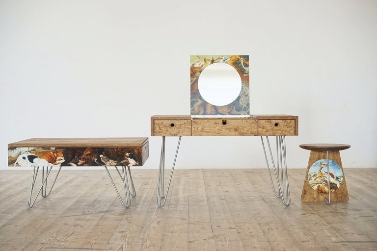 Další série z dílny NARKi furniture, konkrétně &quot;Lovecká sezóna&quot; vyrobená z masivního baheního dubu. Pojednaná malbami Dominika Běhala. Vztahuje se ke…