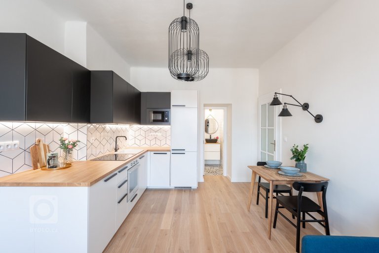 add picture to album